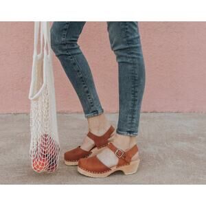 Bella Vita Jaycina Clogs 6.5 6.5W Wide NWOT Tan Suede Comfort Swedish Mary Janes